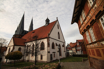 Fototapeta na wymiar Alfelder Stadtkern; Stadtkirche St. Nicolai und Lateinschule