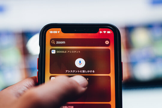 iPhoneでGoogleアシスタントを起動。iOS上のグーグルアプリ。AI/音声検索