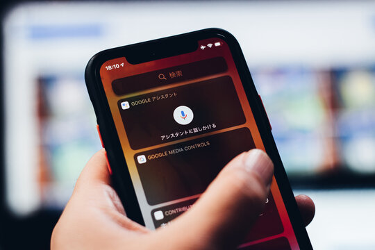 iPhoneでGoogleアシスタントを起動。iOS上のグーグルアプリ。AI/音声検索