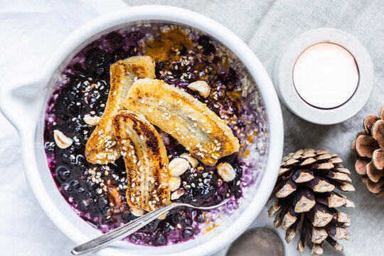 Berry Porridge With Baked Bananas, Nuts And Sesame Seeds (Christmas)