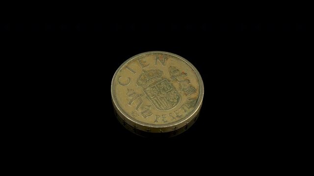 Cien pesetas coin of Spain of the year 1989 on a black background