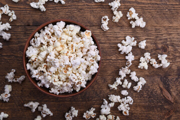 Obraz na płótnie Canvas Popcorn in bowl on a red background. Close up. Top view