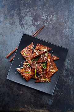 Teriyaki marinated Tempeh with Sesame seeds