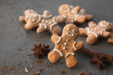 Fototapeta ginger cookies with frosting in the form of a smile on a gray background. traditional sweets for Christmas. Rado cookies with spices (cinnamon and star anise) obraz