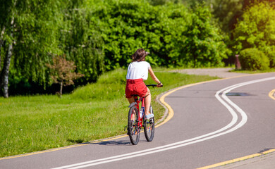 Naklejka premium Cyclist ride on the bike path in the city Park 