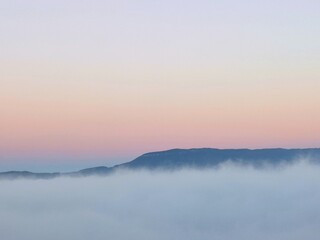 Lever du jour sur le massif de l'épine  - Savoie