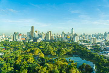 Obraz premium Beautiful landscape of cityscape with city building around lumpini park in bangkok
