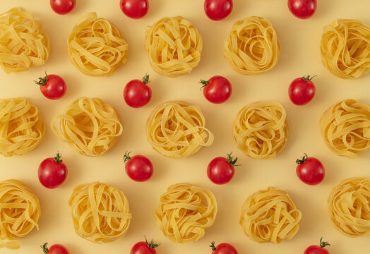 Minimal food pattern of tagliatelle and tomatoes