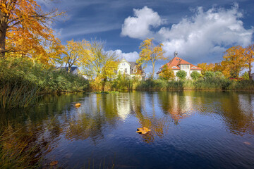 Fototapeta na wymiar Teich, See, Ostseebad Kühlungsborn im Herbst, Mecklenburg-Vorpommern, Germany