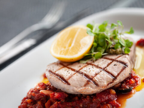 Tuna steak