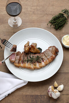 Beef tenderloin, baby potatoes, thyme, red wine, garlic, garlic sauce