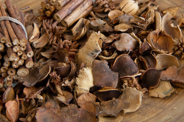 Top view of dried wood pieces in round wooden plate..