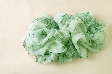 氷の模様のスカーフの背景　(緑系）