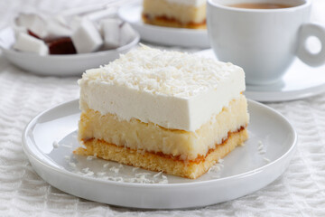 Cake with coconut cream