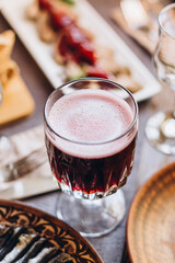 natural medicinal autumn tea based on berries with a high content of vitamin C for the treatment of colds and SARS and to strengthen the immune system