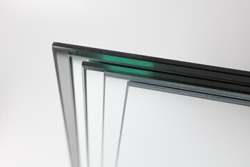 Sheets of Factory manufacturing tempered clear float glass panels cut to size - 395558132