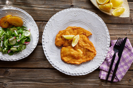 Wiener Schnitzel (breaded veal escalope) with salad