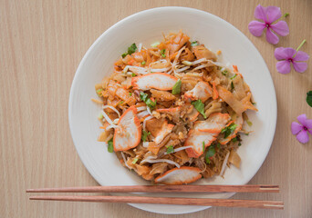Thai food that is delicious and easy to eat is Pad Thai.