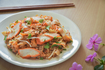 Thai food that is delicious and easy to eat is Pad Thai.