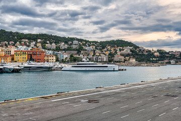Fototapeta na wymiar view of the port of Nice, France