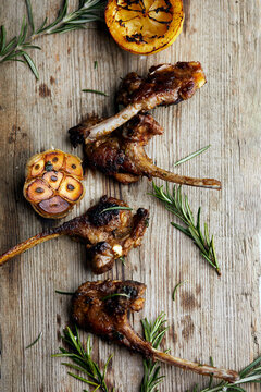 Roast lamb chops with rosemary and garlic