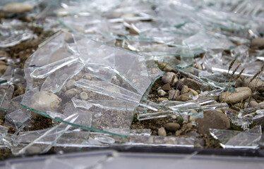 Shattered glass to pieces