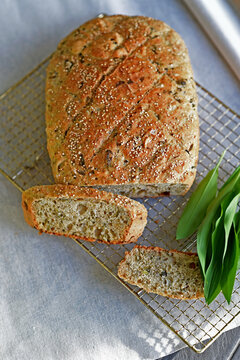 Wild garlic spelt bread