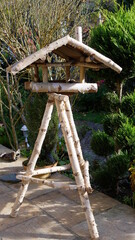 Großes Vogelhaus aus Birkenholz mit Ständer, Eigenbau