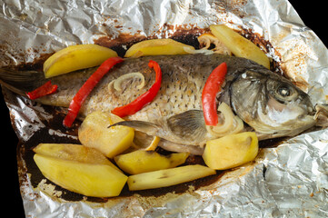 Fish stewed with potatoes and red pepper in foil