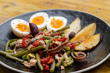Nizarda salad green beans and dried tomatoes, Spain