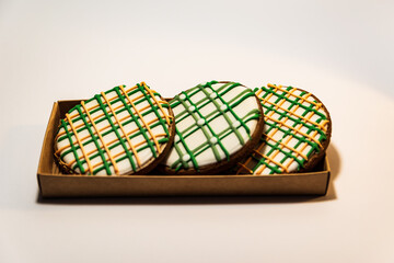 Three checkered gingerbread in a gift box