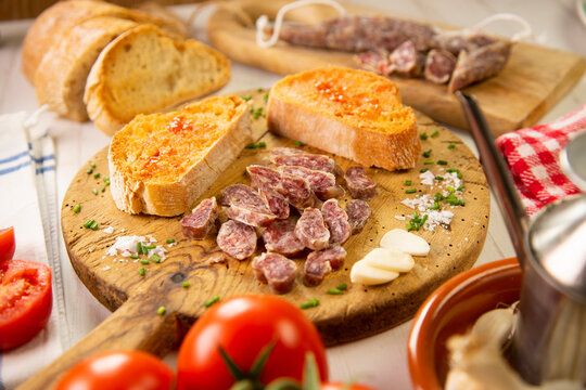 Secallona - traditional pork cut in Catalunya (Spain), served with traditional 'P� amb tomaquet'