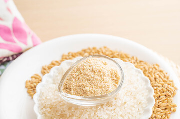 米ぬかと白米ともみ付きの米