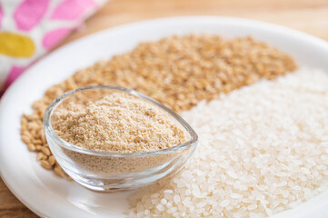 米ぬかと白米ともみ付きの米