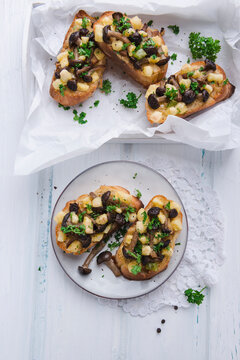 Toasted bread with brown beech mushrooms (Buna Shimeji) and potato pieces