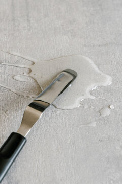 Pallet knife with glucose syrup