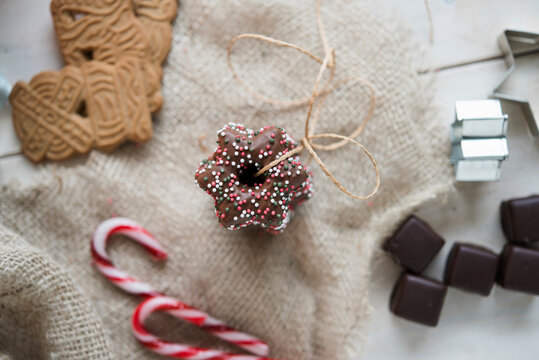 Lebkuchen stars, gingerbread biscuits and Dominosteine (chocolate covered sweets with marzipan and gingerbread)