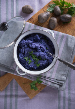 Vegan purple mashed potatoes from the potato variety 'Blue Congo'