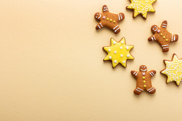 Christmas yellow background with happy man-shaped gingerbreads and stars with frosting