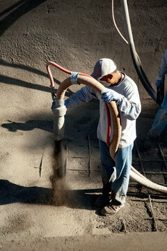 Spraying gunite to form a new swimming pool