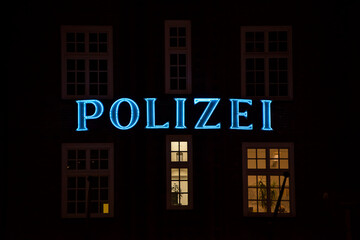 Polizeirevier, Polizei