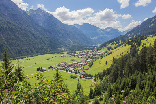 Ortschaft Holzgau in &Ouml;sterreich