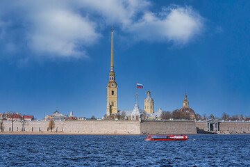 Fototapeta premium Russia, St. Petersburg, view of the Peter and Paul Fortress on the Neva
