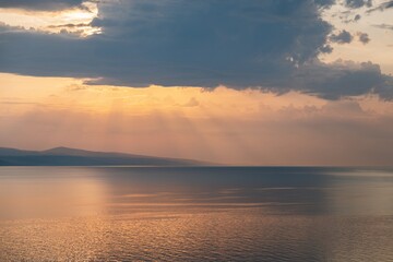 Obraz premium Sunset sea landscape. Beautiful sunset in Croatia. Sunbeams and clouds