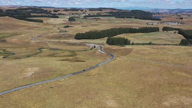survol du plateau de l'Aubrac en Loz&egrave;re