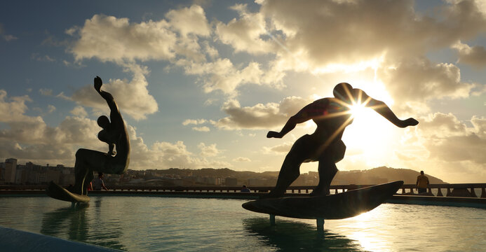 Fuente de los surfistas, Paseo de Riazor, A Coru&ntilde;a, Galicia, Espa&ntilde;a