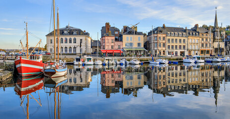 Honfleur harbor, Normandy, France - obrazy, fototapety, plakaty