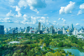 Fototapeta na wymiar Beautiful landscape of cityscape with city building around lumpini park in bangkok