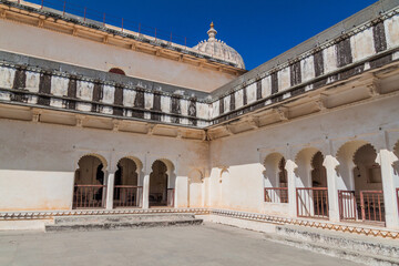 Fototapeta na wymiar Courtyard of Badal Mahal palace at Kumbhalgarh fortress, Rajasthan state, India