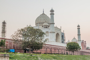 Fototapeta premium Taj Mahal in Agra during sunset, India